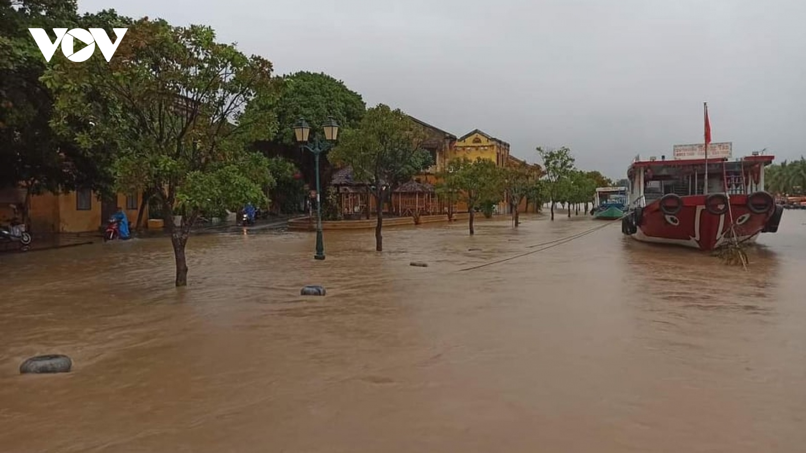 UNESCO tourist site Hoi An submerged by rising floodwater
